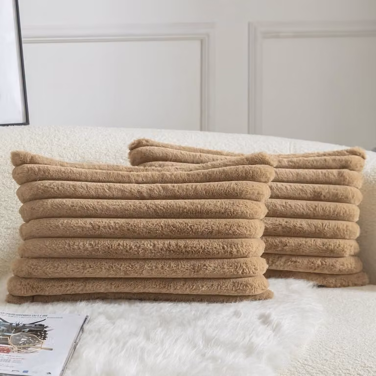 Omgoods Set van 2 Decoratieve Faux Fur Kussenhoezen - Camel - 30 x 50 cm