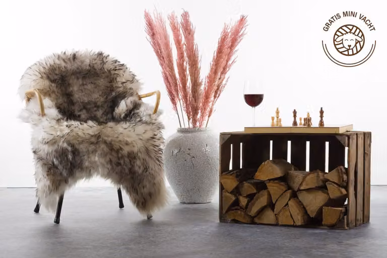 Wildlife Design Zwart witte moeflon schapenvacht voor decoratie en interieur