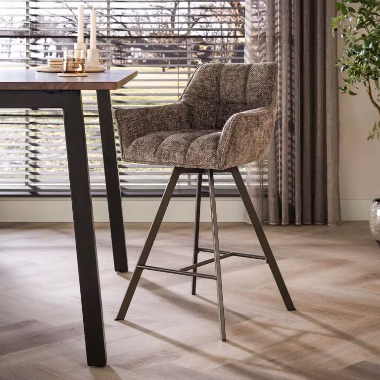 WoonStijl Barstoel Rich Taupe met bruin frame, draaibaar en modern