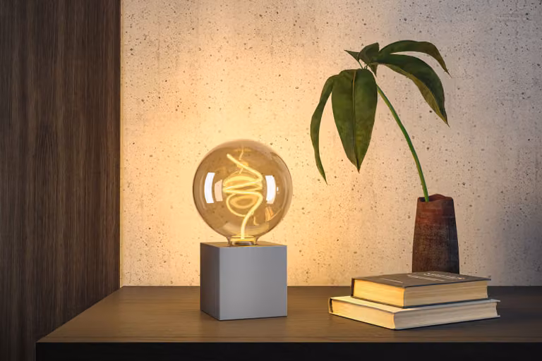 home24 LED-lichtbron Globe A modern goud/messing met warm wit licht, Diameter: 12 cm