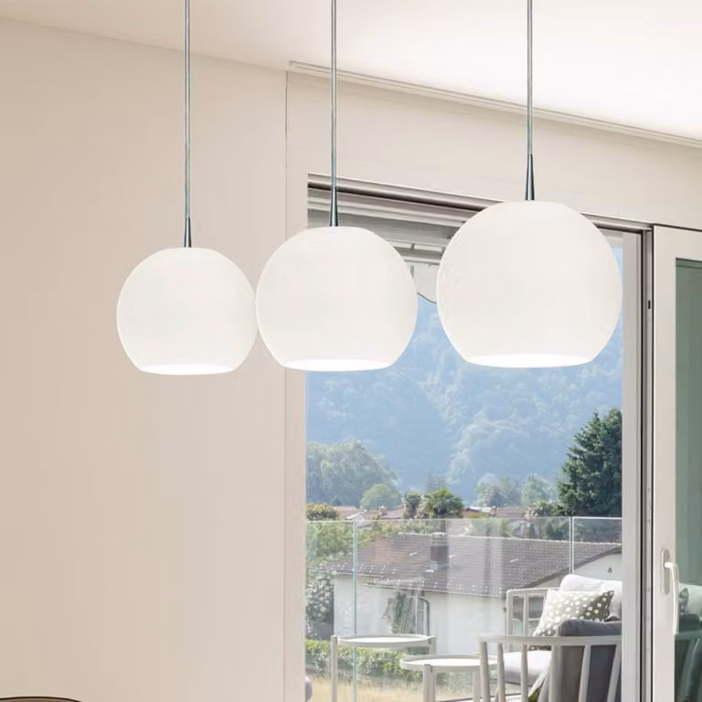 Casablanca Glazen Hanglamp Ball, Wit / Opaal, Design Hanglamp voor Woon- of Eetkamer