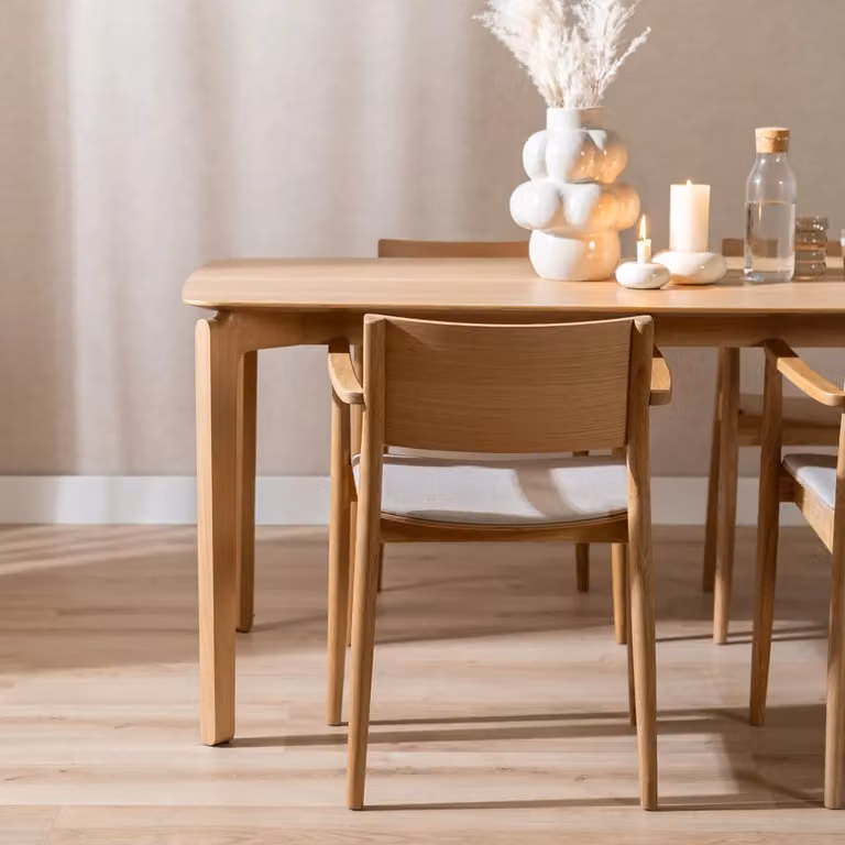 Scandinavische eetkamerstoel Juan naturel eiken en off white met stoffen zitting