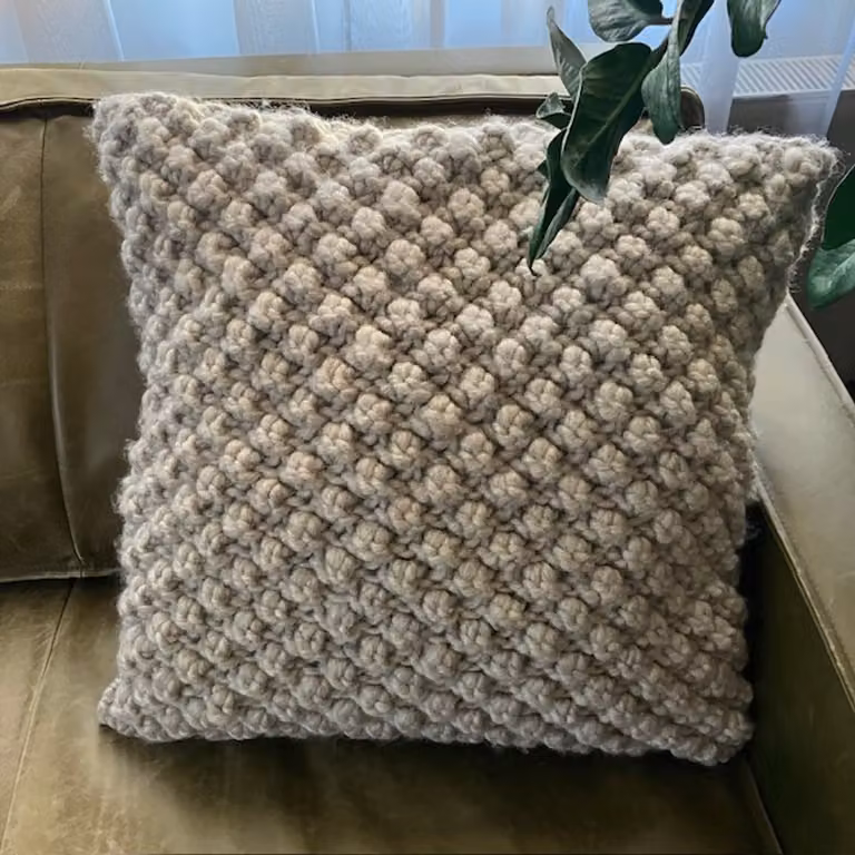 Luna-Leena Duurzaam Sierkussen met Binnenkussen Grijs Wol 50x50 cm - Handgebreid Boho Kussen met Knoopsluiting