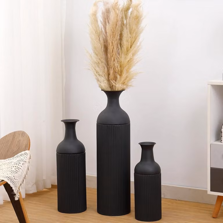 Set van 3 grote zwarte metalen vloervazen voor in je woonkamer of gang