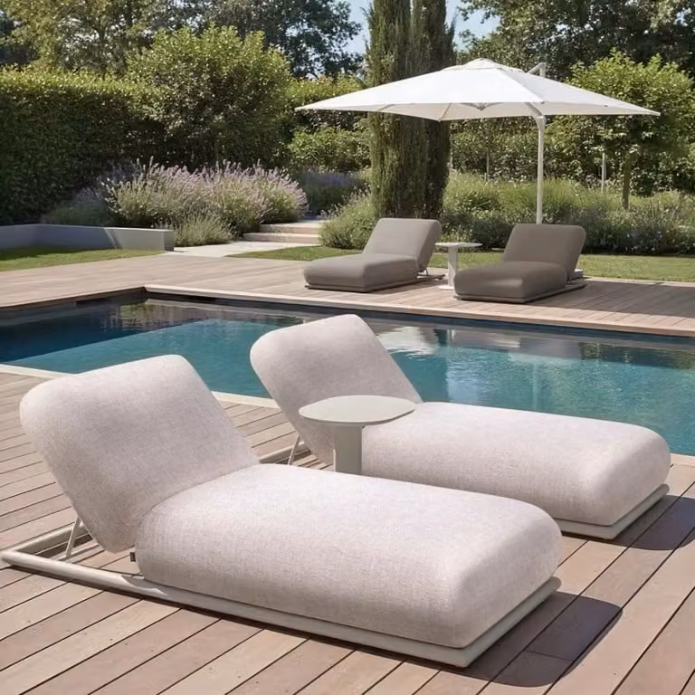 Richmond Interiors Sullivan Outdoor Daybed beige alpine met aluminium frame