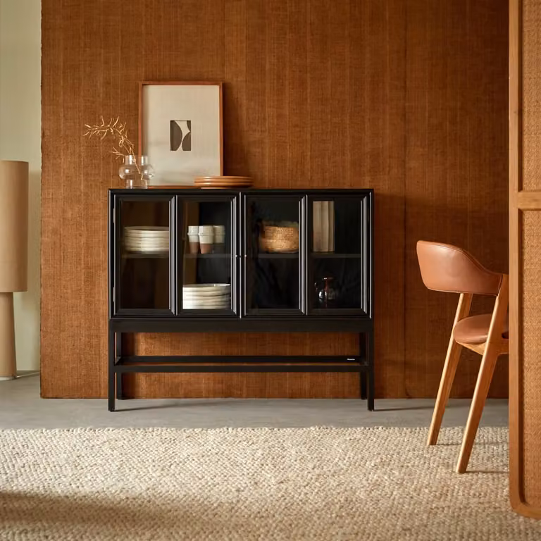 Tikamoon Vitrinebuffet Anna Zwart met Glazen Deuren en Mindihout - Breedte: 120 cm