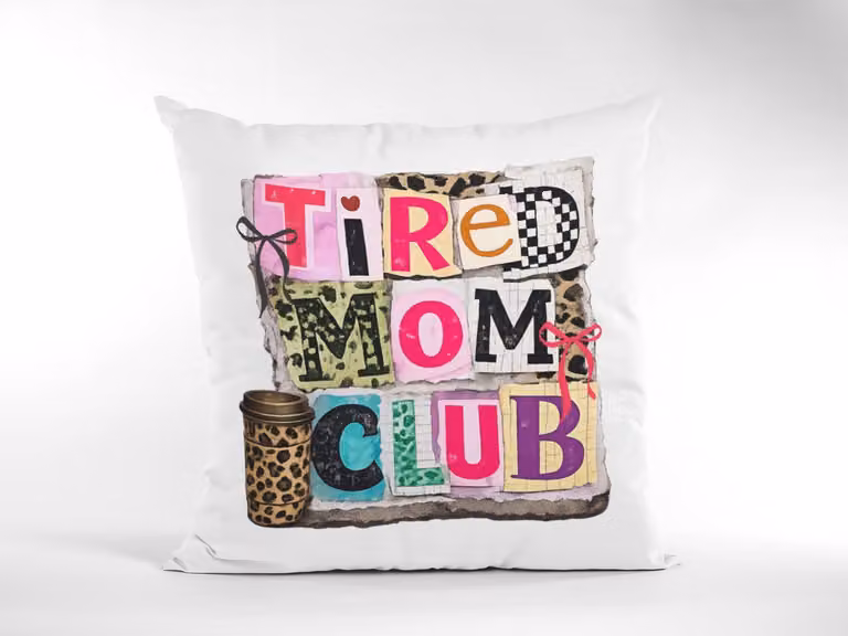 Tired Mom Club Sierkussen - Y2K Scrapbook Collage Stijl met Luipaardprint en Koffie-motief