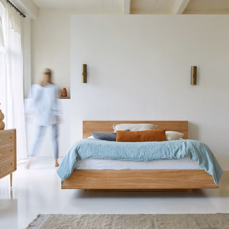 Tikamoon Flat Bed in massief teak, Bruin, B/D/H: 160 x 200 cm