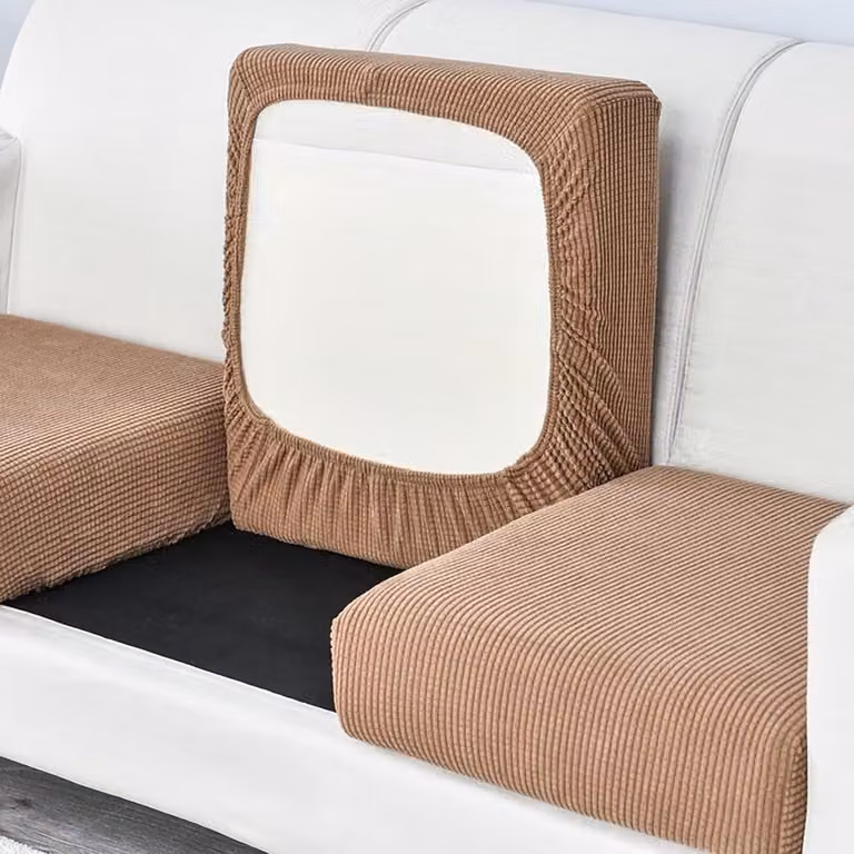 Bruine bankovertrek met antislip granulaat voor banken en stoelen, Breedte: 135 cm